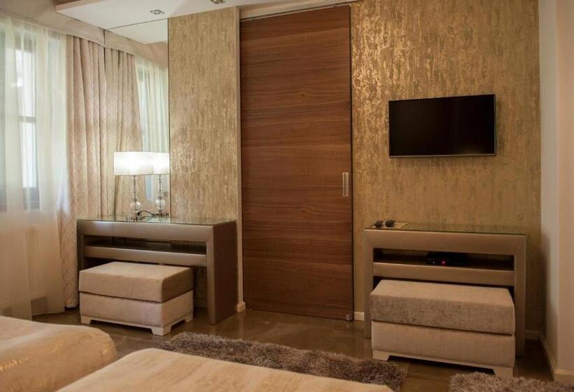 غرفة سوبيريور, Varga Tanya