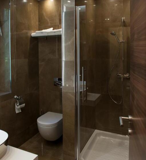 غرفة سوبيريور, Varga Tanya