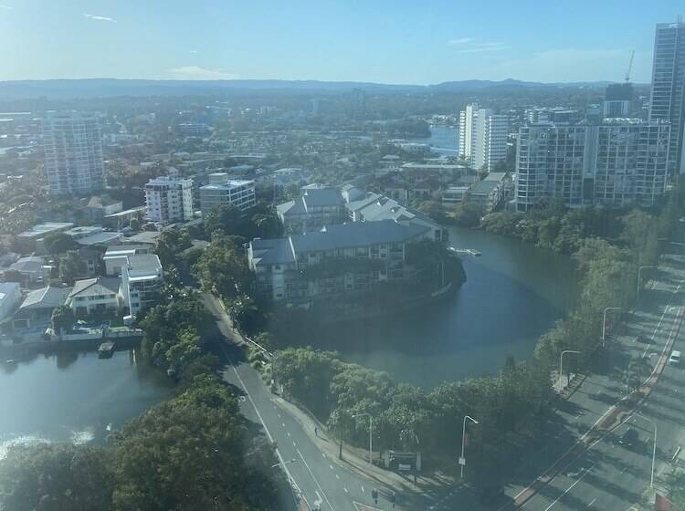 Premium room w/ mountain view, Voco Gold Coast, An Ihg