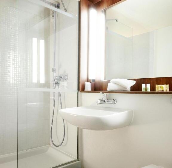 Трехместный Номер Superior, Campanile Poitiers  Site Du Futuroscope