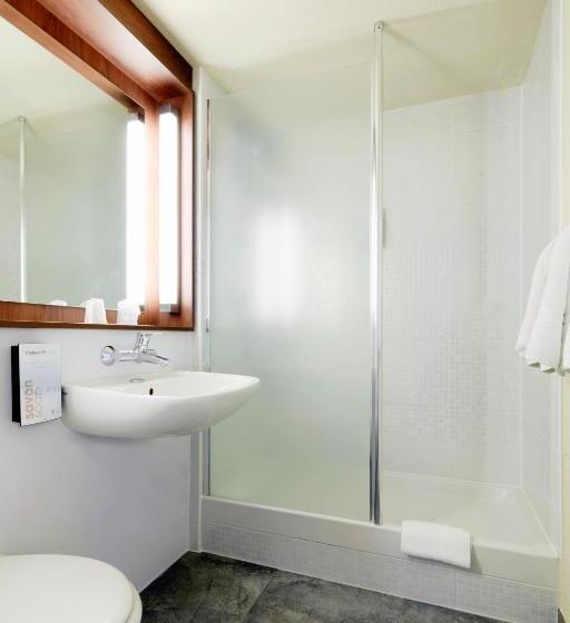 Трехместный Номер Superior, Campanile Poitiers  Site Du Futuroscope