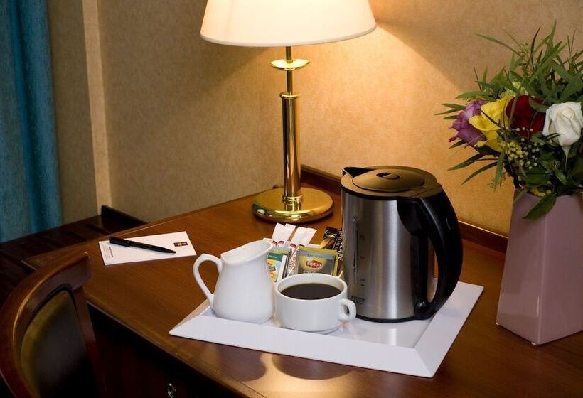 اتاق راحتی, Dièse Hôtel Bastille