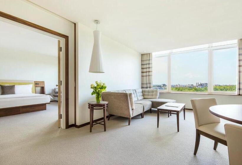 סוויטה דלוקס, Como Metropolitan London