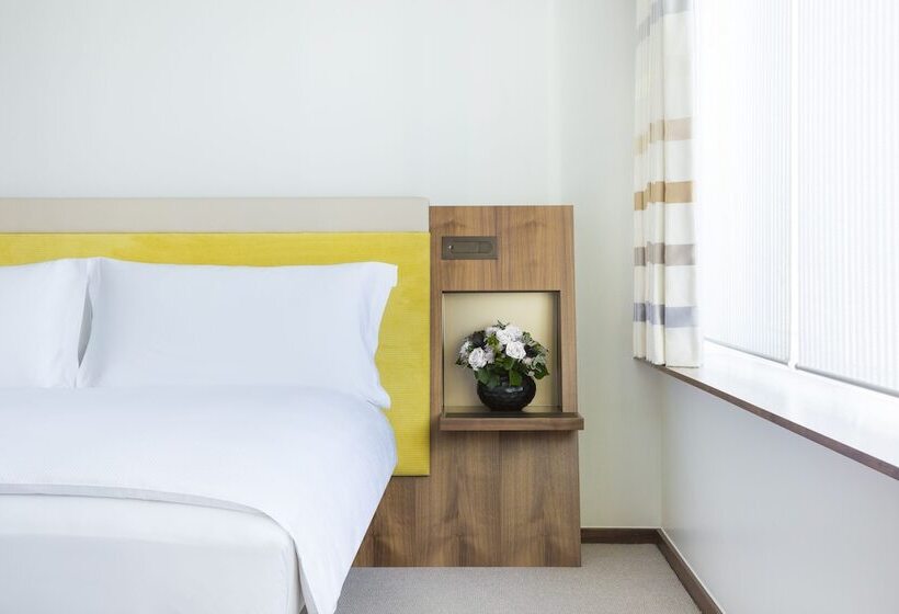 סוויטת ג'וניור עם נוף לפארק, Como Metropolitan London