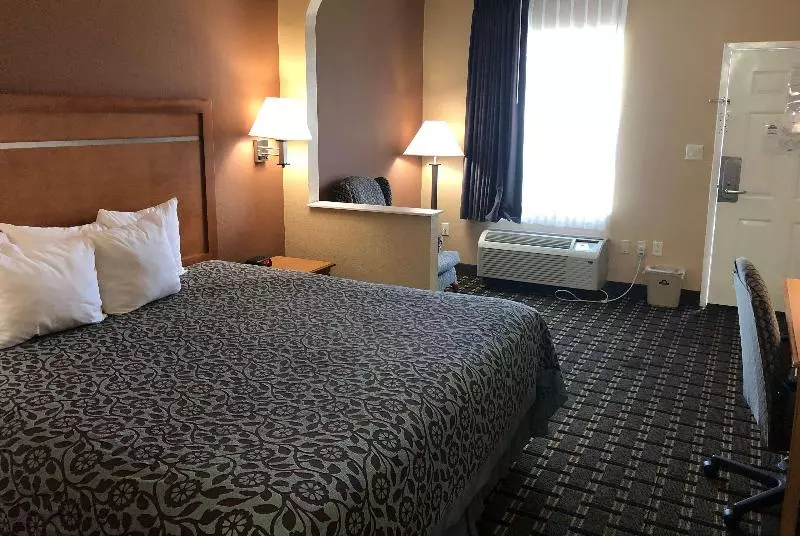 سوئیت با تخت بزرگ, Days Inn By Wyndham Columbus