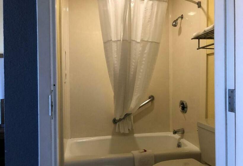 جناح ديلوكس سرير كينج, Days Inn By Wyndham Hayward Airport