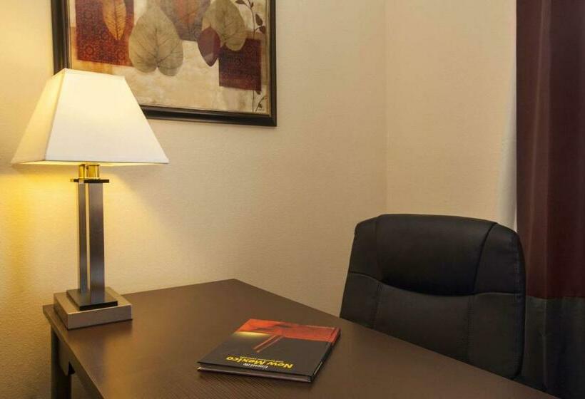 带大床的标准工作室, Days Inn By Wyndham Los Lunas