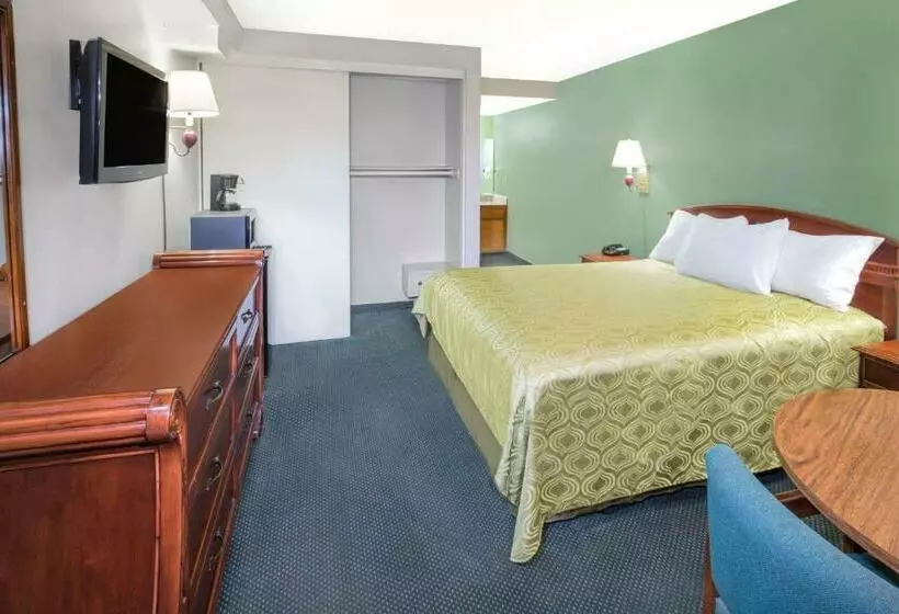 キングサイズベッドのスタンダードルーム, Days Inn By Wyndham Ontario Airport