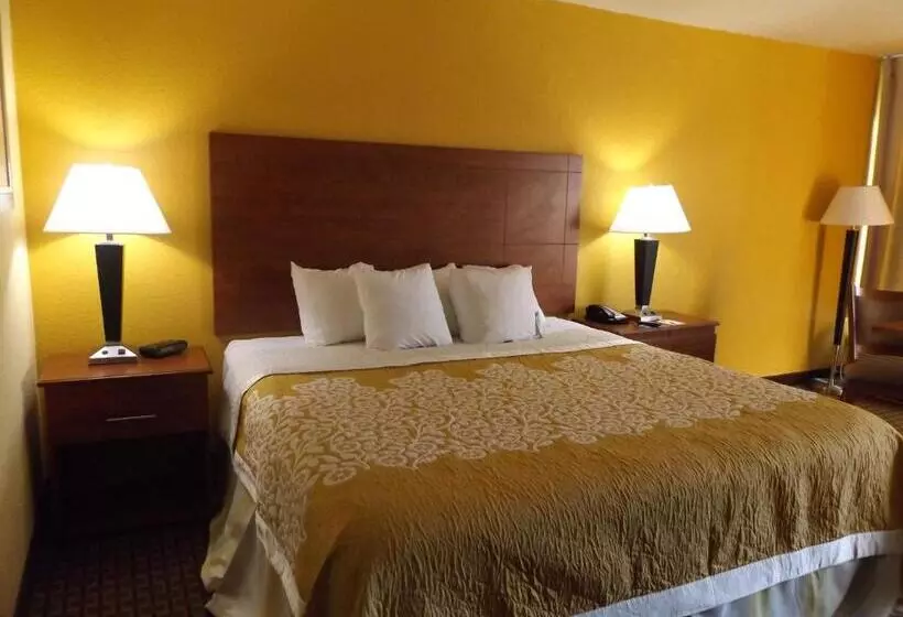 キングサイズベッドのスタンダードルーム, Days Inn By Wyndham Wildwood I75