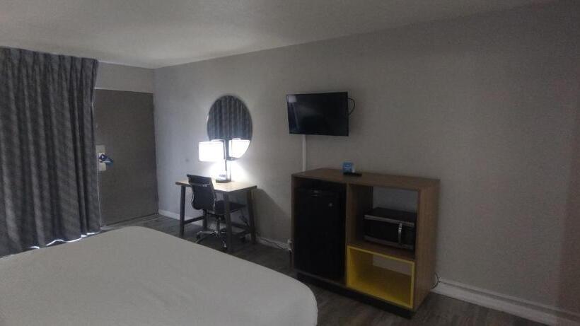 キングサイズベッドのスタンダードルーム, Days Inn By Wyndham Wildwood I75