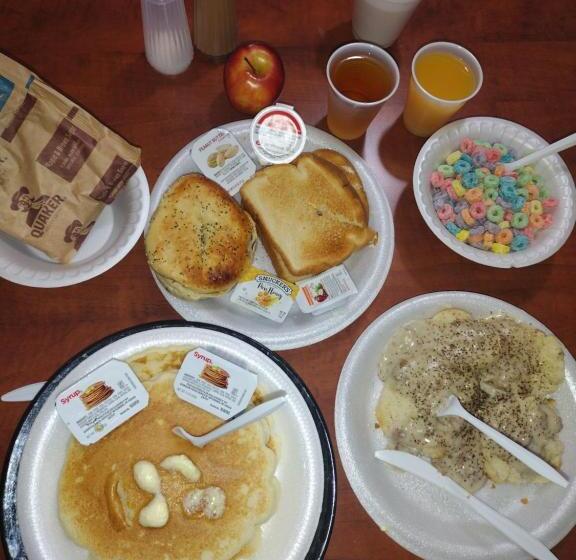 キングサイズベッドのスタンダードルーム, Days Inn By Wyndham Wildwood I75