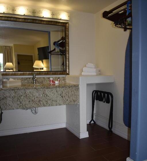 キングサイズベッドのスタンダードルーム, Days Inn By Wyndham Wildwood I75