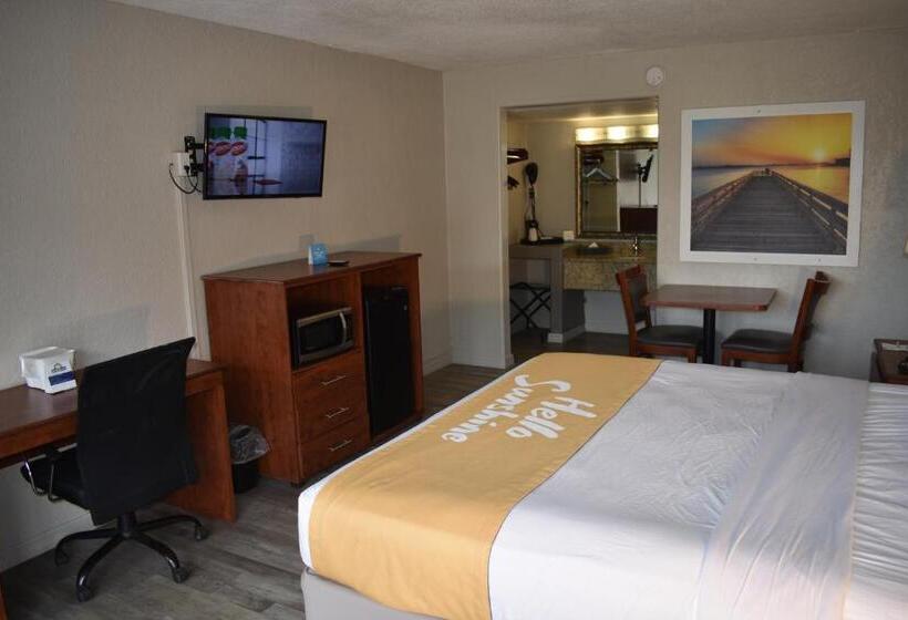 キングサイズベッドのスタンダードルーム, Days Inn By Wyndham Wildwood I75