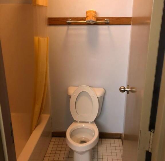 غرفة عائلية, Denison Inn & Suites