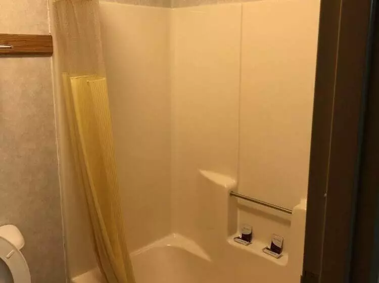 スイート, Denison Inn & Suites