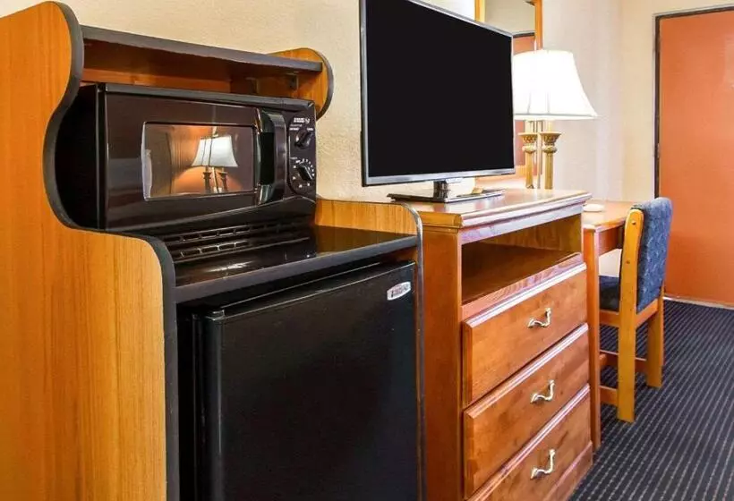 キングサイズベッドのスタンダードルーム, Econo Lodge Inn & Suites