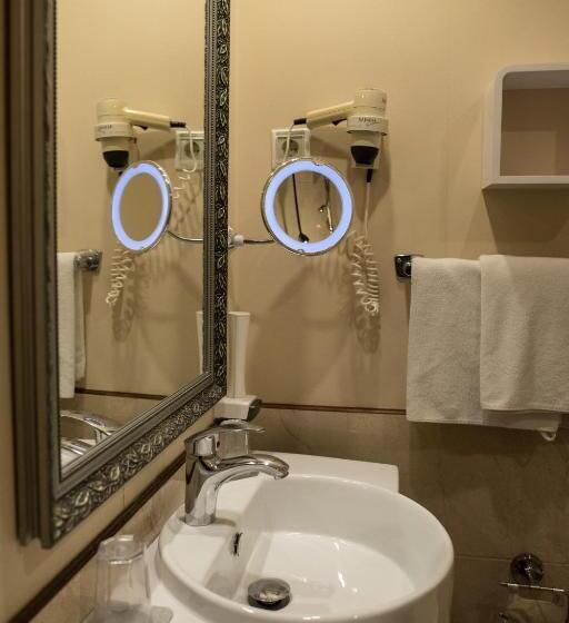 اتاق استاندارد سه نفره, Gold Hotel Budapest