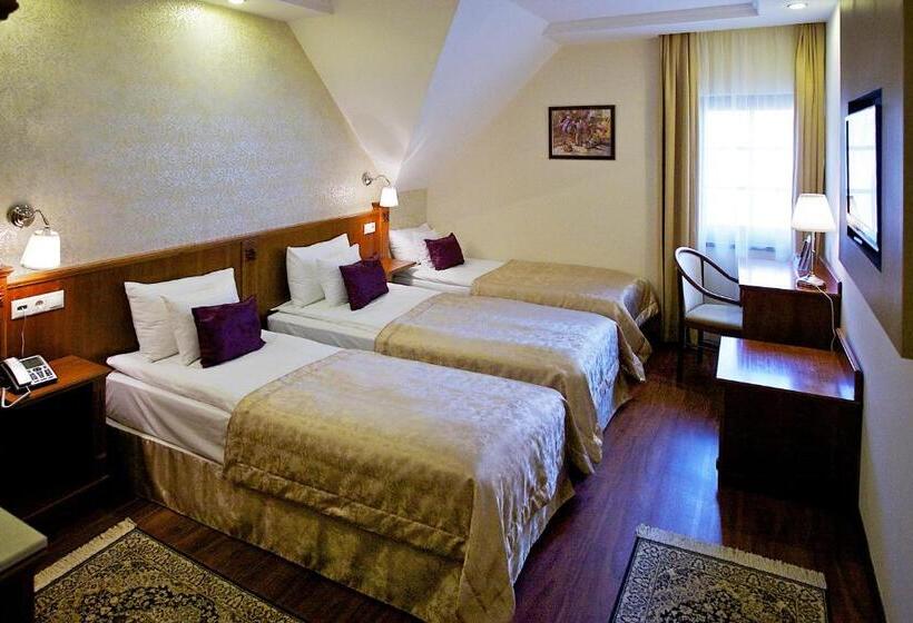 اتاق استاندارد سه نفره, Gold Hotel Budapest