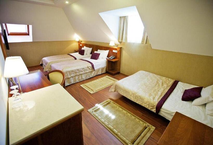 标准三人间, Gold Hotel Budapest