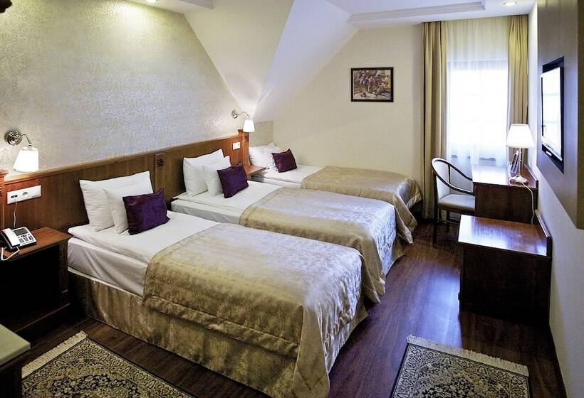 اتاق استاندارد سه نفره, Gold Hotel Budapest