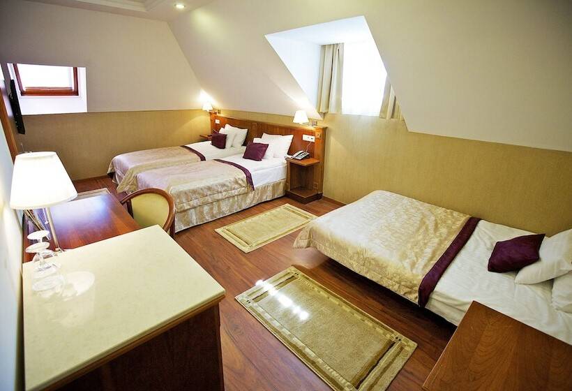 标准三人间, Gold Hotel Budapest