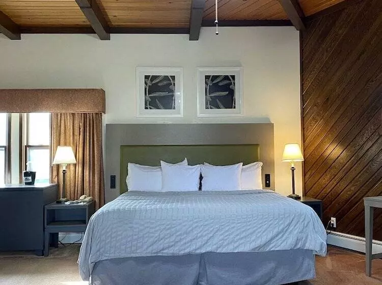 キングサイズベッドのスイートルーム, Pictured Rocks Inn And Suites
