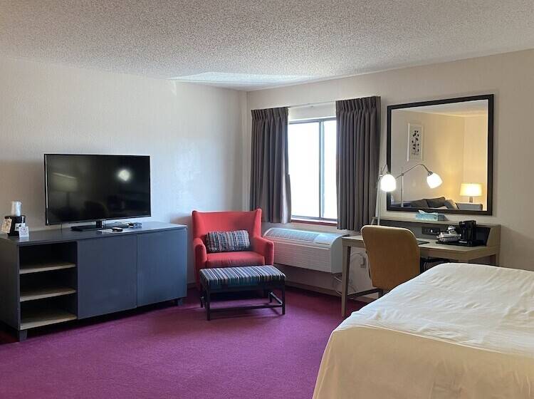 带大床的套房, Pictured Rocks Inn And Suites