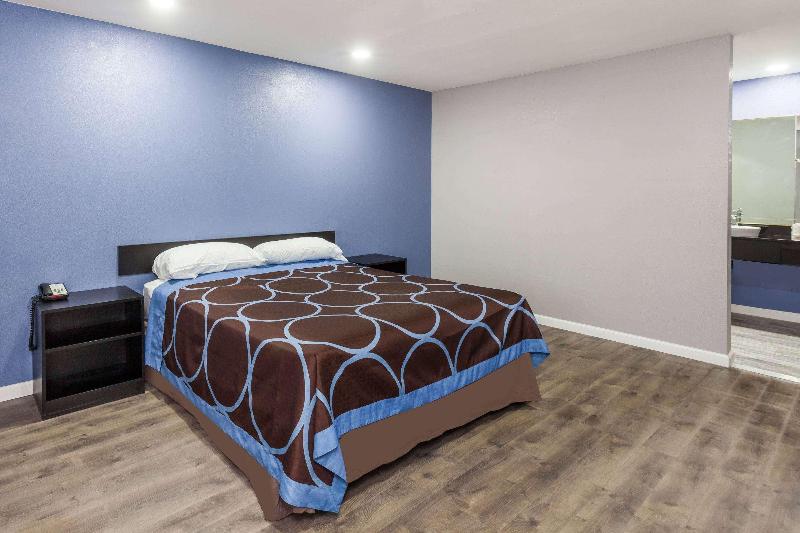 キングサイズベッドのスタンダードルーム, Super 8 By Wyndham Visalia