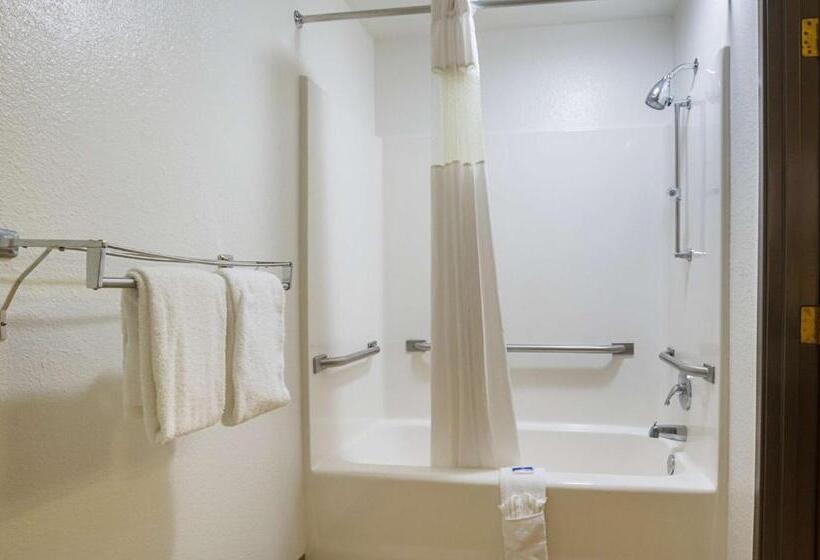 غرفة قياسية لذوى الاحتياجات الخاصة, Motel 6 Waterloo, Ia   Crossroads Mall   Cedar Falls