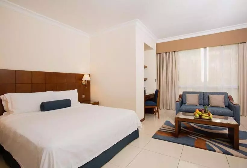 キングサイズベッドのスタンダードルーム, Al Rawda Arjaan By Rotana, Abu Dhabi