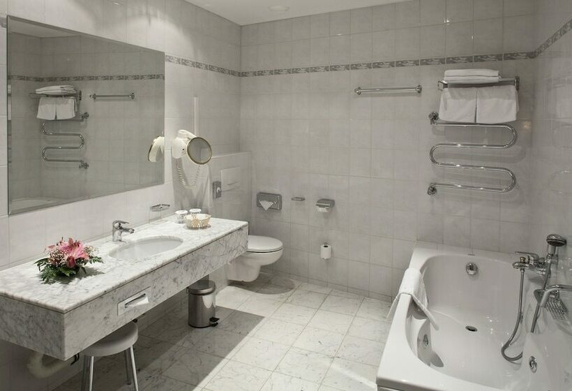 اتاق استاندارد, Ambassador Zlata Husa