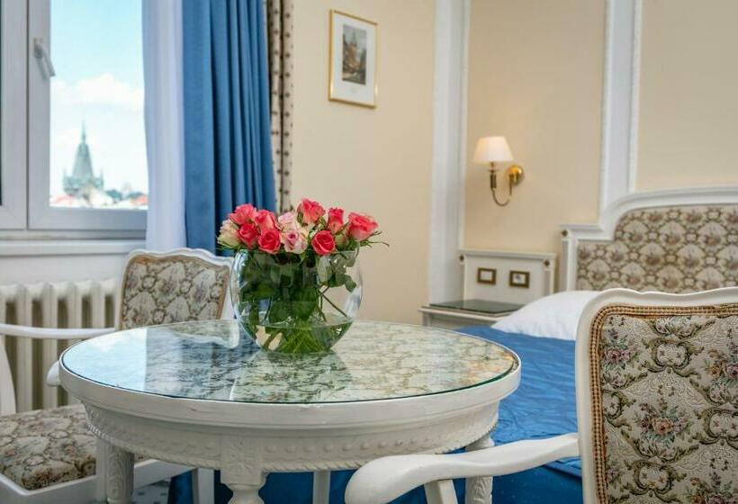 سوئیت جونیور با چشم‌انداز, Ambassador Zlata Husa