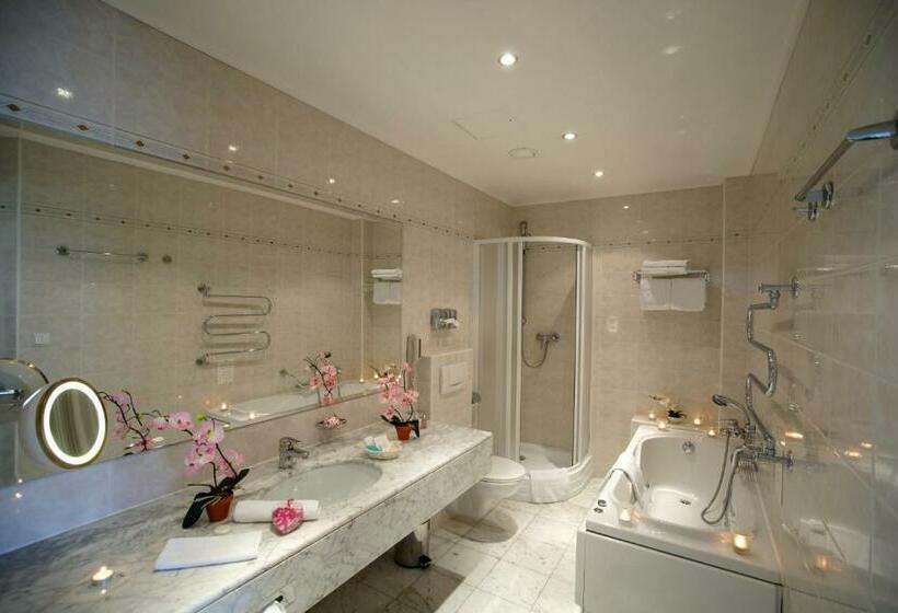 سوییت لوکس, Ambassador Zlata Husa