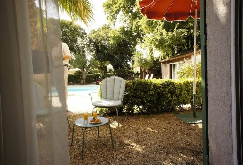 اتاق سوپریور با چشمانداز استخر, Best Western L'Orangerie