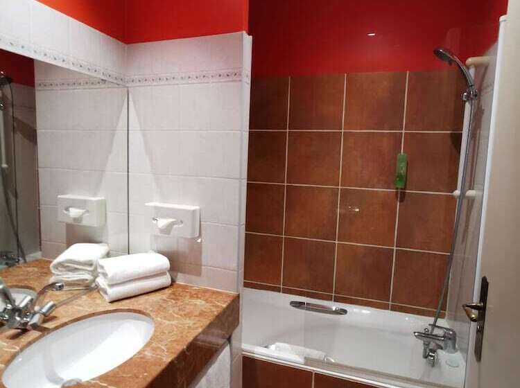 Номер Superior Вид на Бассейн, Best Western L'Orangerie