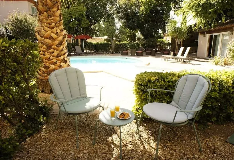 プールの見えるスーペリアルーム, Best Western L'Orangerie