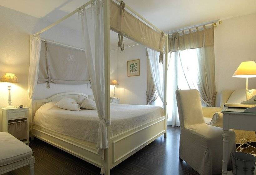Номер Superior Вид на Бассейн, Best Western L'Orangerie