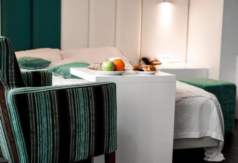 חדר קומפורט, Ecu