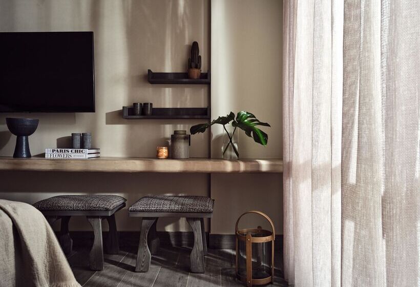 غرفة عائلية, Grecian Sands