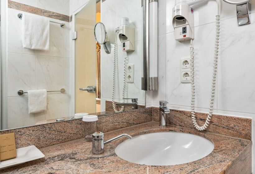 اتاق استاندارد یک نفره, King S Hotel First