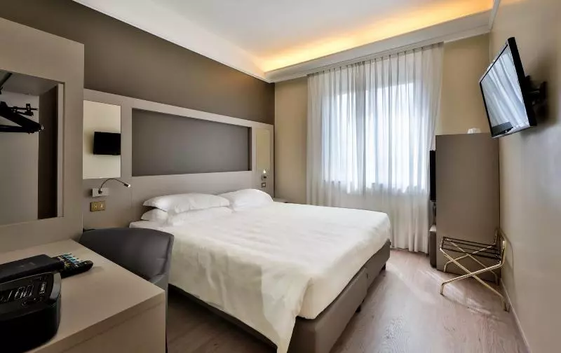 エコノミーシングルルーム, Leonardo Hotel Frankfurt City Center