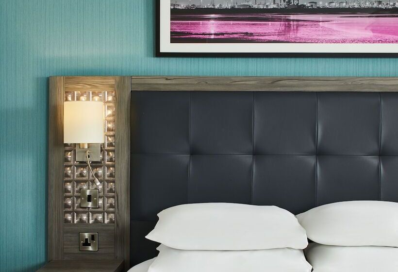 חדר סופריור, Leonardo Middlesbrough