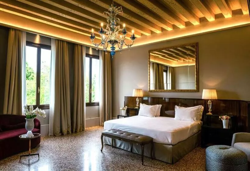 سوییت جونیور, NH Collection Grand Hotel Palazzo Dei Dogi