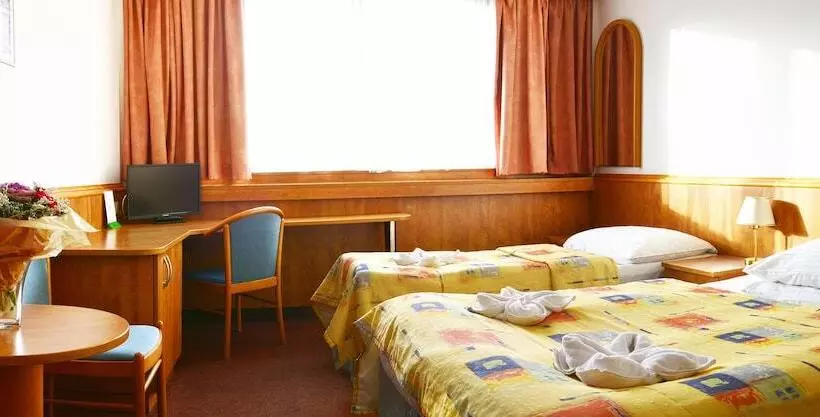 Quarto Triplo Estandar, Olympik
