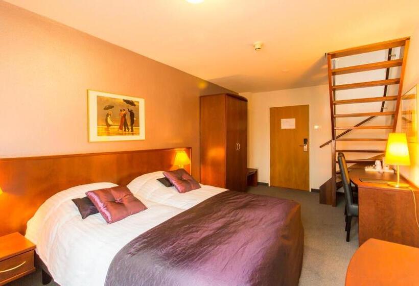 اتاق استاندارد چهار تخته, Brink