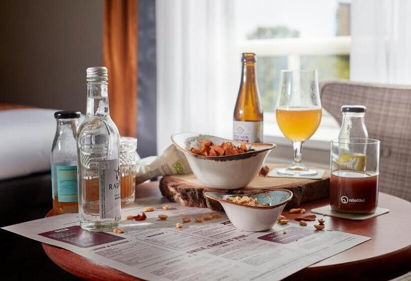 Семейный Номер, Carlton Square