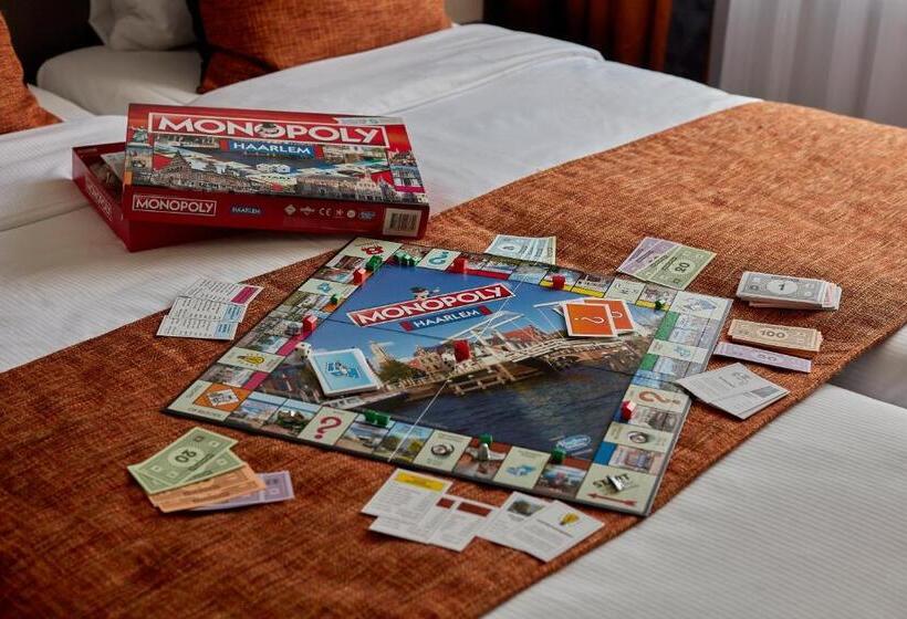 Семейный Номер, Carlton Square