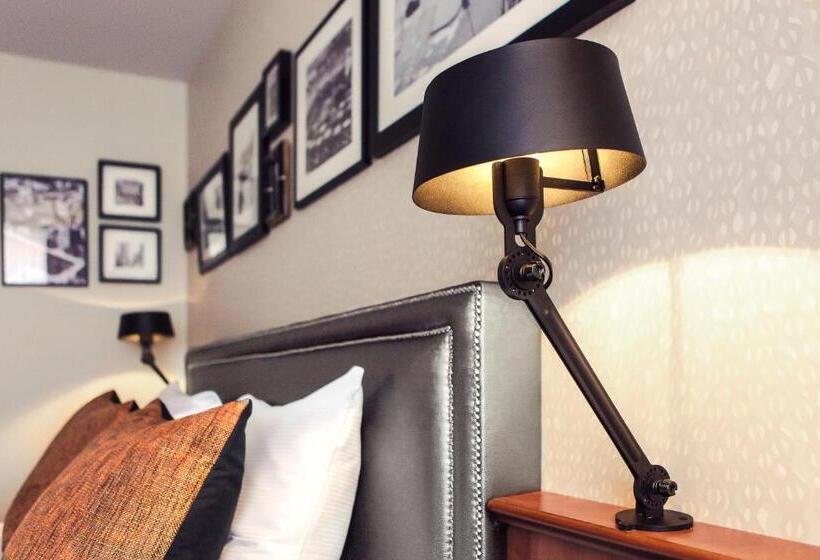 Номер Стандарт, Carlton Square