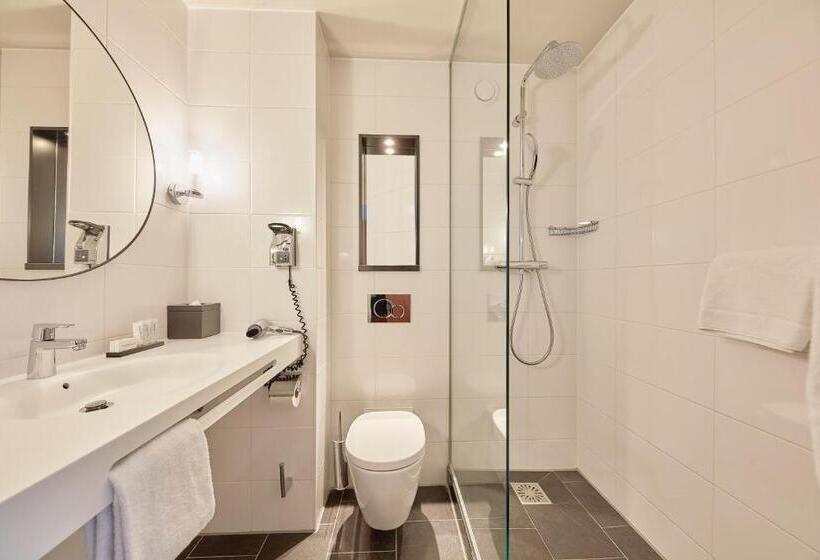Deluxe Room with Balcony, Carlton Square