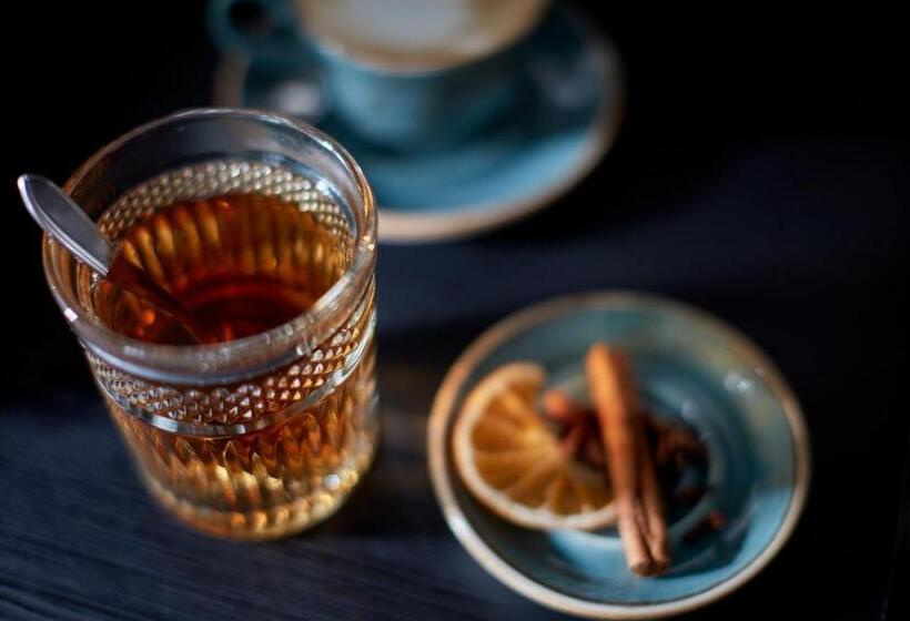 Номер Deluxe с Балконом, Carlton Square